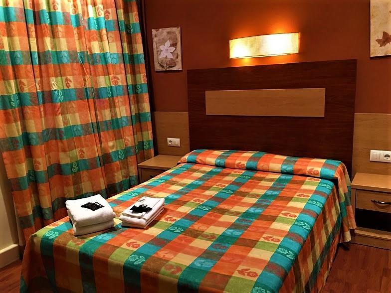 Hotel La Fonda Dels Pirineus Maçanet de Cabrenys Εξωτερικό φωτογραφία