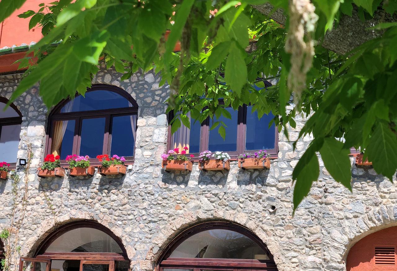 Hotel La Fonda Dels Pirineus Maçanet de Cabrenys Εξωτερικό φωτογραφία